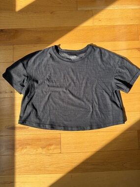 Old Navy Charcoal Cropped Short Sleeve Tee